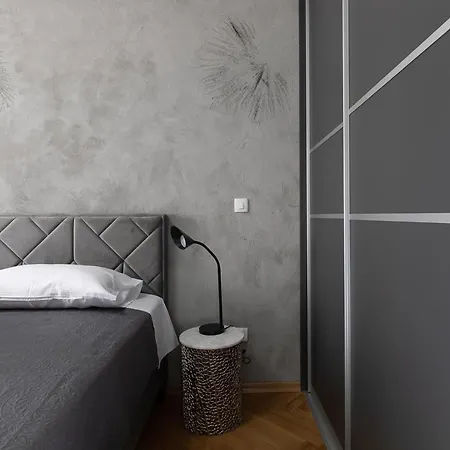 Dolly Completely Renovated 2023 Apartment